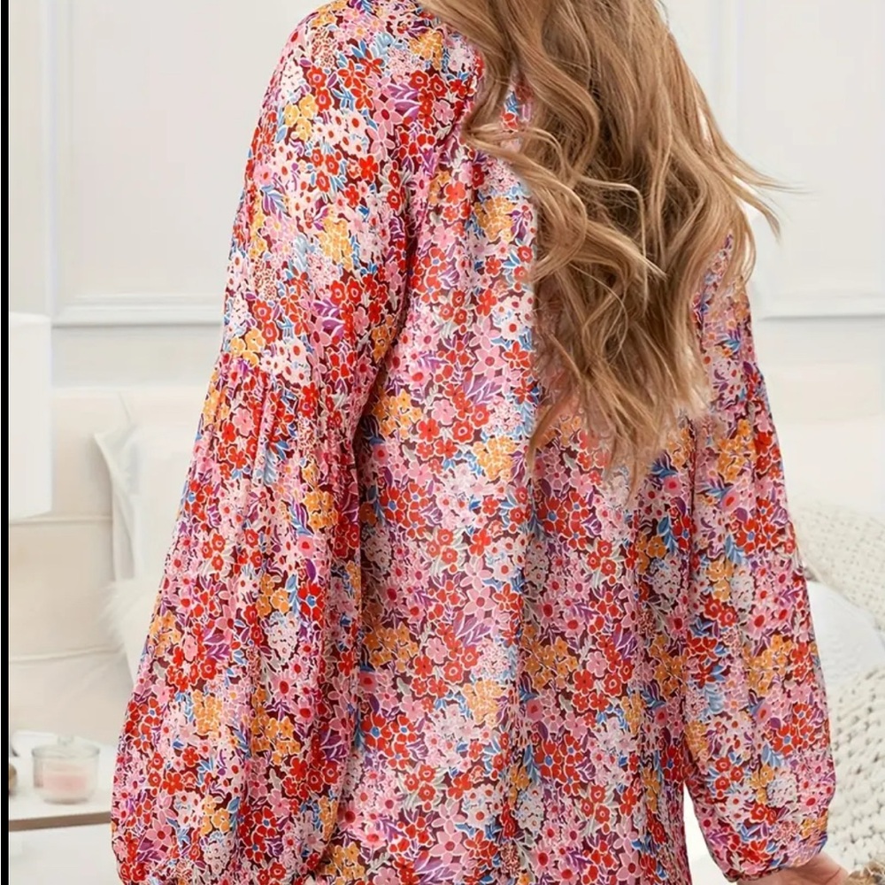 Floral boho V-Neck Blouse - Picture 2 of 2
